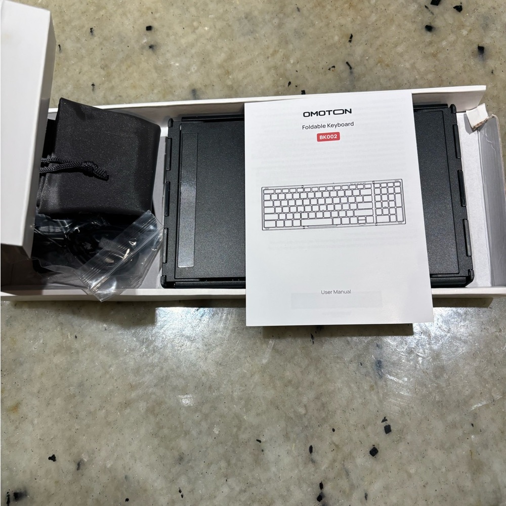 Black Wireless Keyboard - Picture 4 of 5